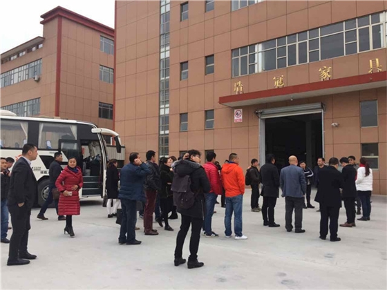 人員到達浩冠工廠.jpg